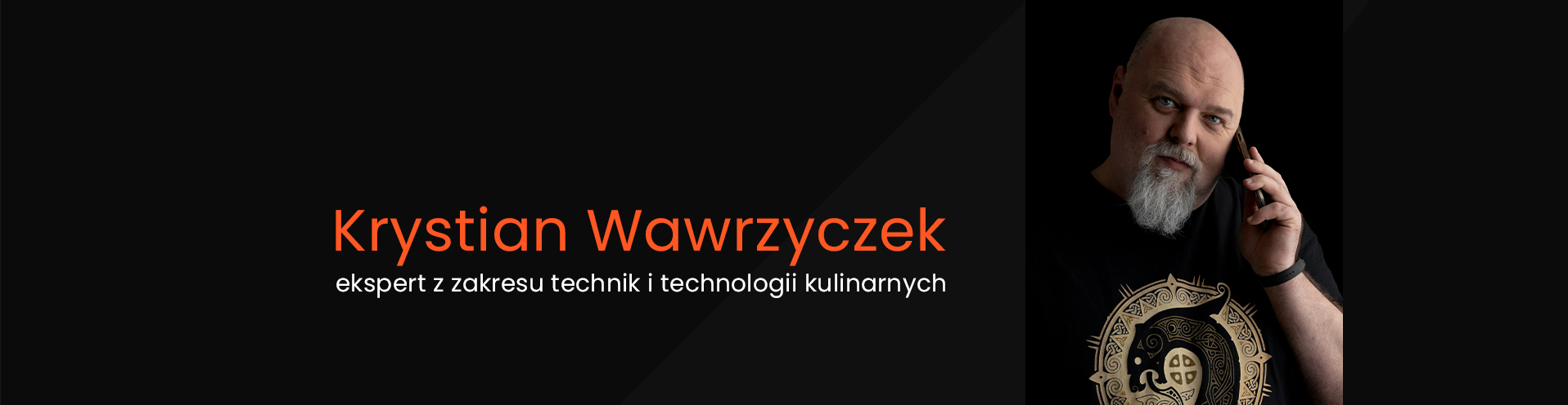 Portret znawcy technik kulinarnych, który analizuje praktyczność noża uniwersalnego. Ekspert kulinarny prezentuje się na tle czerni, nawiązując do tematu uniwersalności noża kuchennego.