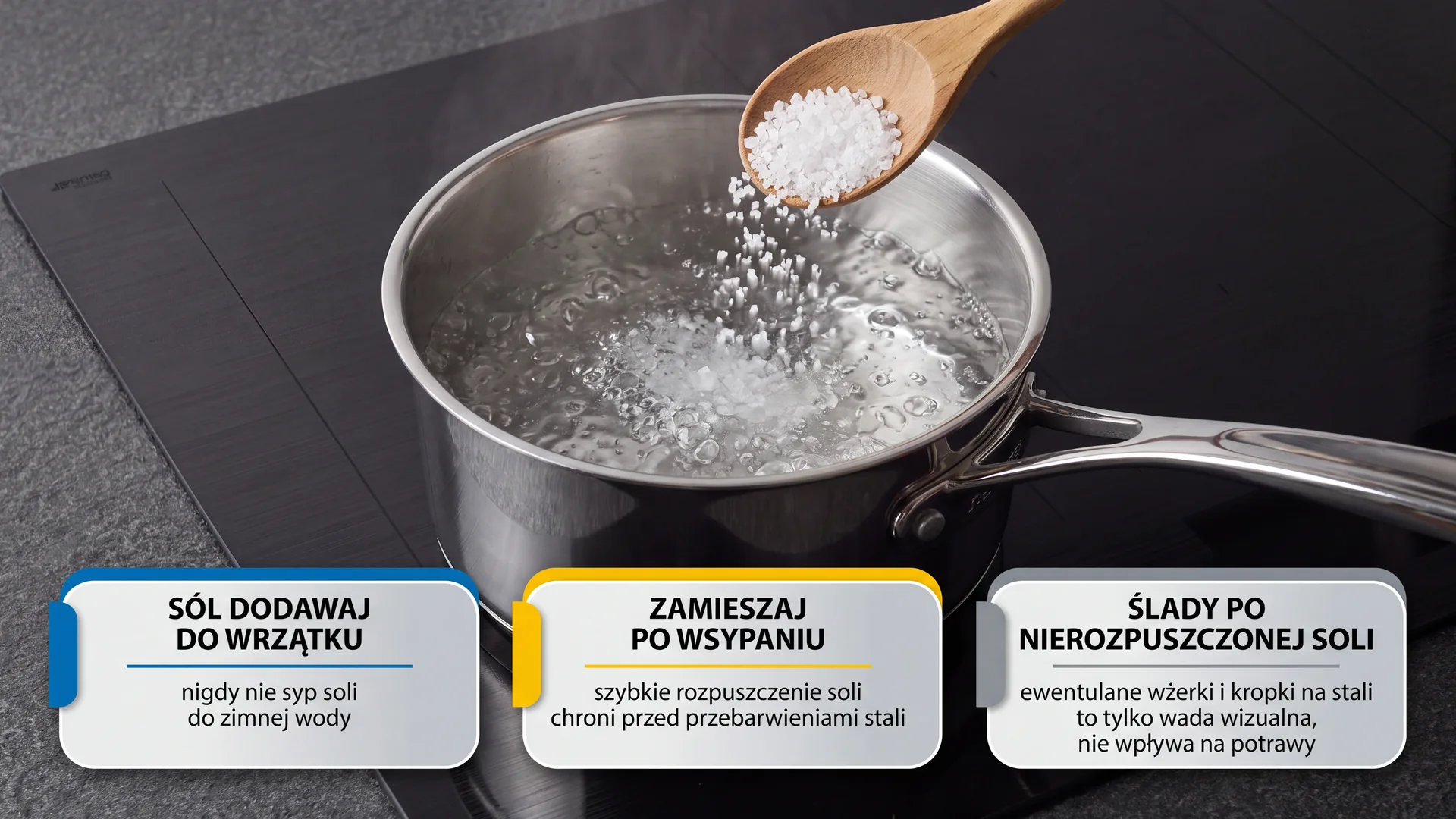 Dodawanie soli do gotującej się wody w stalowym naczyniu kuchennym – unikaj czarnych kropek. Wsypywanie soli do wrzątku w garnku stalowym na kuchence indukcyjnej — zapobieganie wżerom.