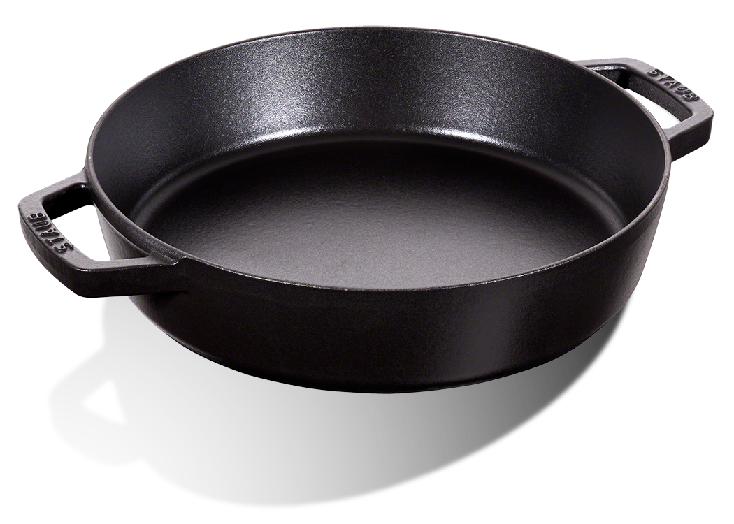Żeliwna patelnia Staub, głęboka, czarna, z dwoma uchwytami, średnica 34 cm.