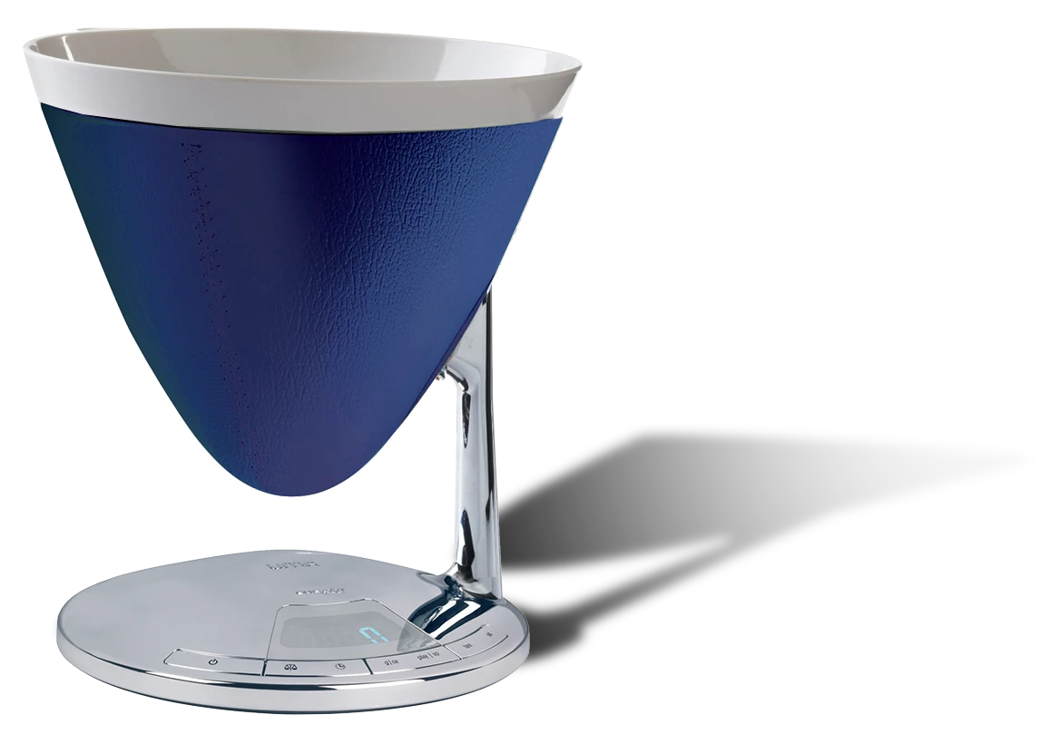 Włoska waga kuchenna Bugatti z granatową skórą, elegancki design
