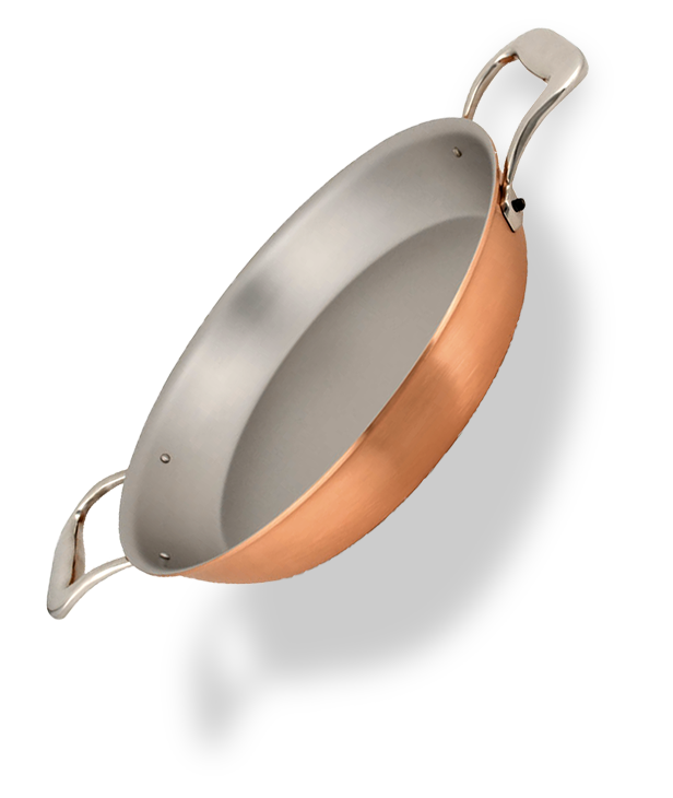 Miedziana patelnia Falk o średnicy 24 cm z eleganckimi uchwytami, idealna do serwowania.