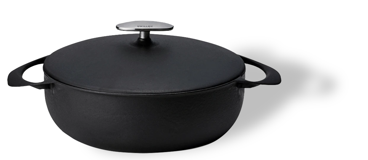 Czarny żeliwny garnek Kurogane 3,2 l, Ø 24 cm, idealny do gotowania.
