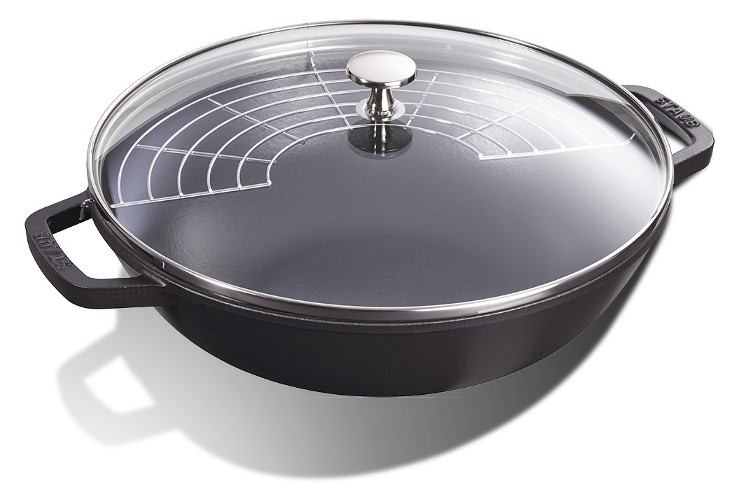 Żeliwny wok Staub z pokrywką, 4,4 l, średnica 30 cm, czarny, nieprzywierający.