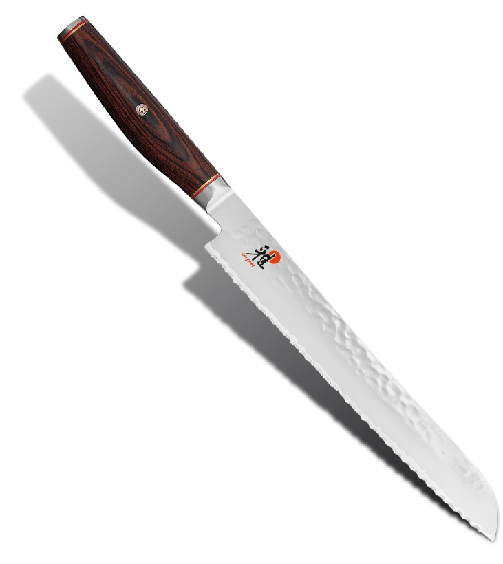 Mistrzowski nóż do pieczywa Miyabi 6000 MCT, 24 cm, z młotkowanej stali, elegancki design.