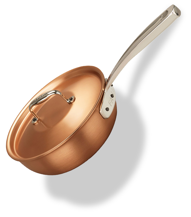 Miedziana patelnia sauté z pokrywką i stalowymi uchwytami, idealna na indukcję, średnica 20 cm.