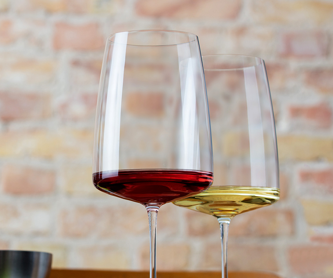 Eleganckie kieliszki Zwiesel GLAS do win musujących o owocowym aromacie, 40,7 cl. Dwa kieliszki do wina musującego Zwiesel GLAS, ręcznie dmuchane szkło, pojemność 40,7 cl.