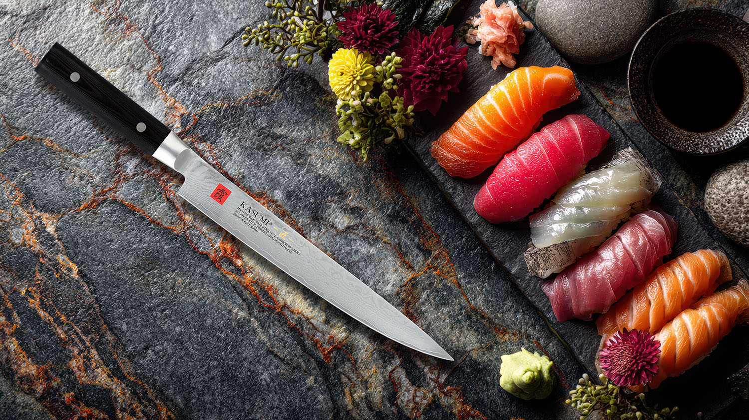 Japoński nóż Sujihiki 24 cm z VG-10 GOLD i sashimi na kamieniu.