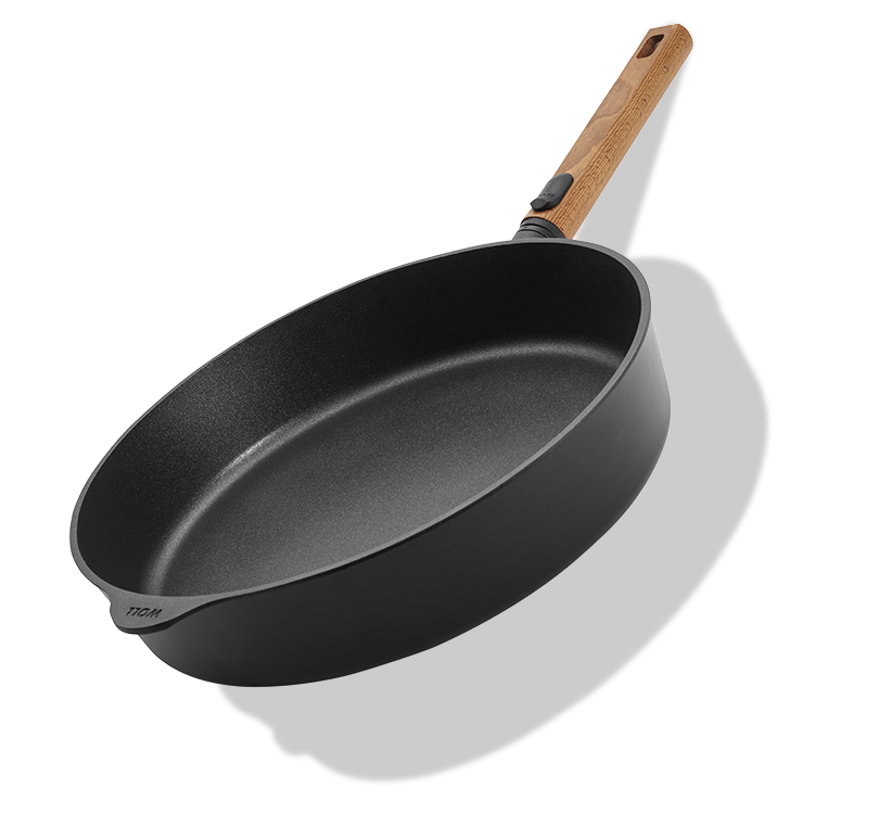 Głęboka patelnia tytanowa z drewnianym uchwytem, powłoka nieprzywierająca, średnica 32 cm.