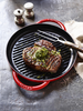 Żeliwna patelnia grillowa Staub Graphite Grey z kolekcji Pure Grill, Ø 22 cm, z porcelanową glazurą.