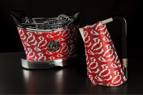 Toster Bugatti Swarovski IndiVidual Red z kryształami na czarnym tle