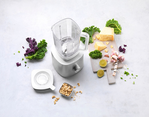 Blender Zwilling Enfinigy srebrny z warzywami i składnikami kulinarnymi
