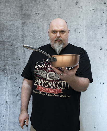 Miedziana patelnia sauté Falk Signature, ręczna produkcja, idealna do smażenia i duszenia.