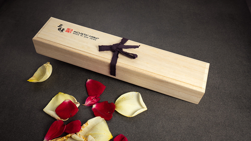 Mcusta Zanmai Ultimate Aranami nóż do sushi 24 cm w eleganckim opakowaniu