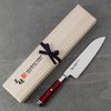 Nóż Santoku Mcusta Zanmai Ultimate Aranami na tle drewnianego pudełka, elegancki i precyzyjny.