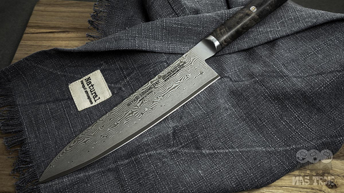 Damasceński nóż Gyuto Miyabi 5000 MCD BLACK 67 na tkaninie