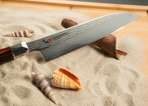 Nóż kucharza Mcusta Zanmai Gyuto Supreme Ripple na piasku z muszlami
