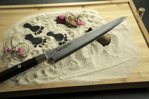 Japoński nóż Sujihiki 27 cm Mcusta Zanmai Splash Damascus na piasku