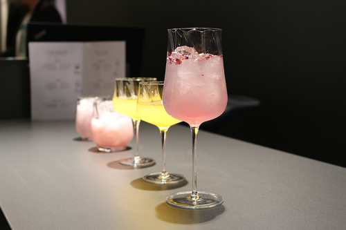 Marlène Zwiesel GLAS kieliszki do wina na eleganckim stole