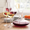Ręcznie tworzone kieliszki Enoteca Zwiesel GLAS do wina Rioja, 68,9 cl, na stole.