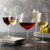 Kieliszki Riesling Enoteca Zwiesel GLAS na tle eleganckiej zastawy stołowej.
