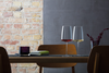 Kieliszki Zwiesel GLAS Simplify na stole przy ceglanej ścianie