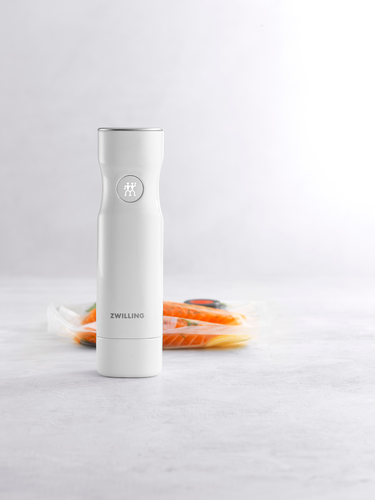 Zestaw Fresh & Save Zwilling do próżniowego pakowania z pompką i woreczkami, idealny do przechowywania żywności.