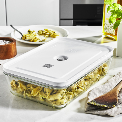Zestaw próżniowy Zwilling Fresh & Save - szklany pojemnik na makaron w kuchni.