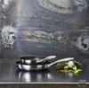 Scanpan CTX tytanowo-ceramiczna patelnia Ø 32 cm na tle kuchni