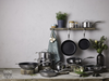 Scanpan HaptIQ tytanowo-ceramiczny rondel 1,8L z pokrywką, srebrno-czarny design.