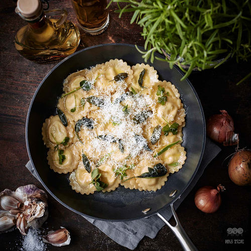 Wok Scanpan CTX z tytanowo-ceramiczną powłoką, Ø 32 cm, z ravioli i ziołami