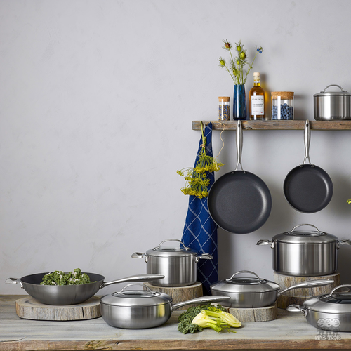 CTX Scanpan wok z tytanowo-ceramiczną powłoką Stratanium, Ø 32 cm na kuchennym blacie