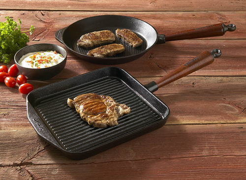 Skeppshult Professional - Żeliwna patelnia grillowa, stalowy uchwyt, 25x25 cm, czarna
