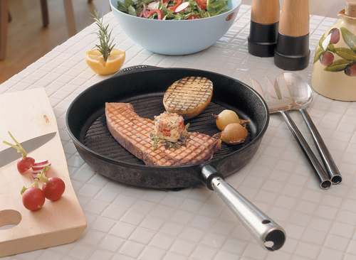 Skeppshult Professional – żeliwna patelnia grillowa z uchwytem stalowym, 25 x 25 cm.
