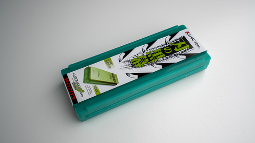 Kamień ceramiczny Shapton Kuromaku Green 2000 w opakowaniu.