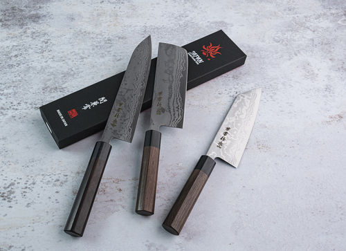 Zen-Bokashi Kanetsune nóż Nakiri 16,5 cm na kamiennej powierzchni