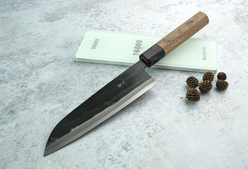 Iron Kurouchi Sakai Takayuki – japoński nóż Santoku 17 cm, stal Aogami 2, elegancja samurajów.