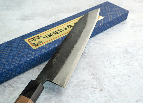 Japoński nóż Gyuto Sakai Takayuki Iron Kurouchi, stal Aogami 2, elegancja samurajów.