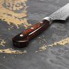 Sakai Takayuki Hammered nóż Kengata 19 cm na kamiennej powierzchni.