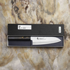 Japoński nóż Santoku 17 cm Urushi Sakai Takayuki na tle kamiennej powierzchni.
