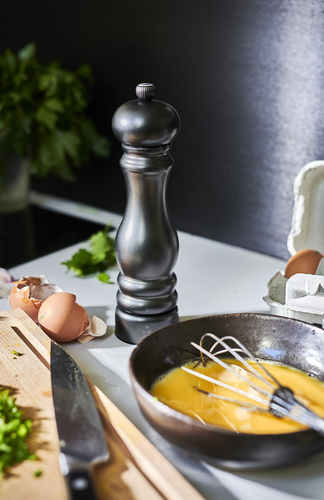 Młynek Peugeot Paris Chef stalowy U-Select, karbonowy, 22 cm w kuchni