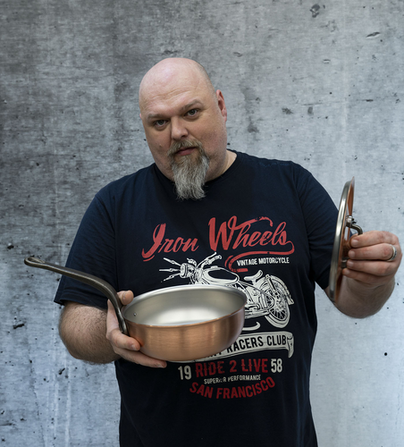 Patelnia sauté Falk Fusion z miedzi i żeliwa, idealna na indukcję.