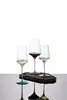 Fioletowy kieliszek do szampana Ink Zwiesel GLAS na eleganckim tle.