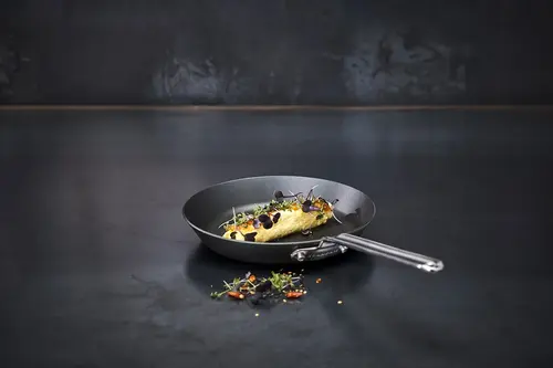 Scanpan Black Iron patelnia z czarnej stali węglowej Ø 22 cm z omletem.