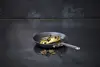 Scanpan Black Iron patelnia z czarnej stali węglowej Ø 22 cm z omletem.