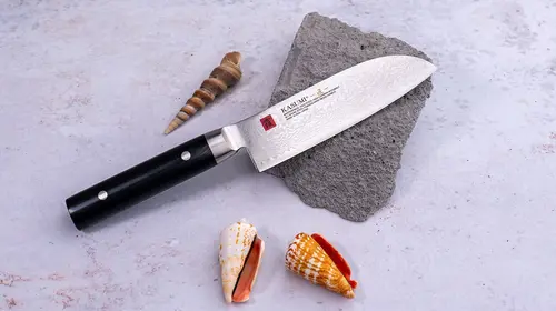 Unikatowy nóż Santoku Kasumi Masterpiece na kamieniu z muszlami