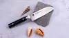 Unikatowy nóż Santoku Kasumi Masterpiece na kamieniu z muszlami