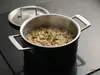 Demeyere Black 5 stalowo-ceramiczny garnek z risotto i ziołami