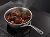 Stalowo-ceramiczna patelnia Demeyere Black 5 z potrawą sauté