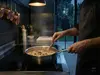 Patelnia sauté Demeyere Industry 5-Ply w kuchni podczas gotowania