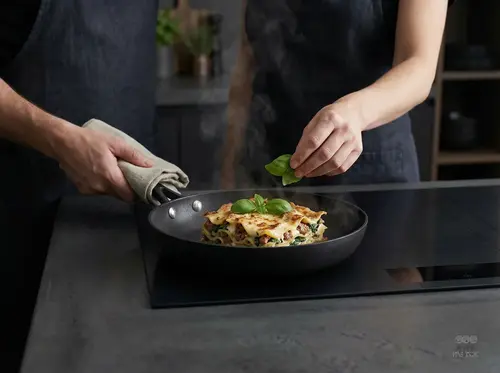 Tytanowo-ceramiczna patelnia Scanpan Pro SB+ z lasagne